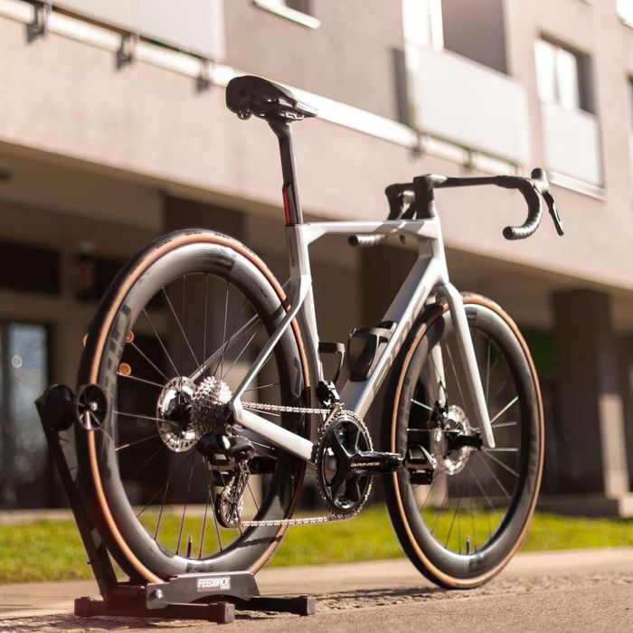 BMC Roadmachine 01 rozmiar 54 + 2 komplety kół