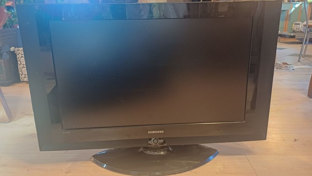 TV LCD samsung 32" model LE 32S62B