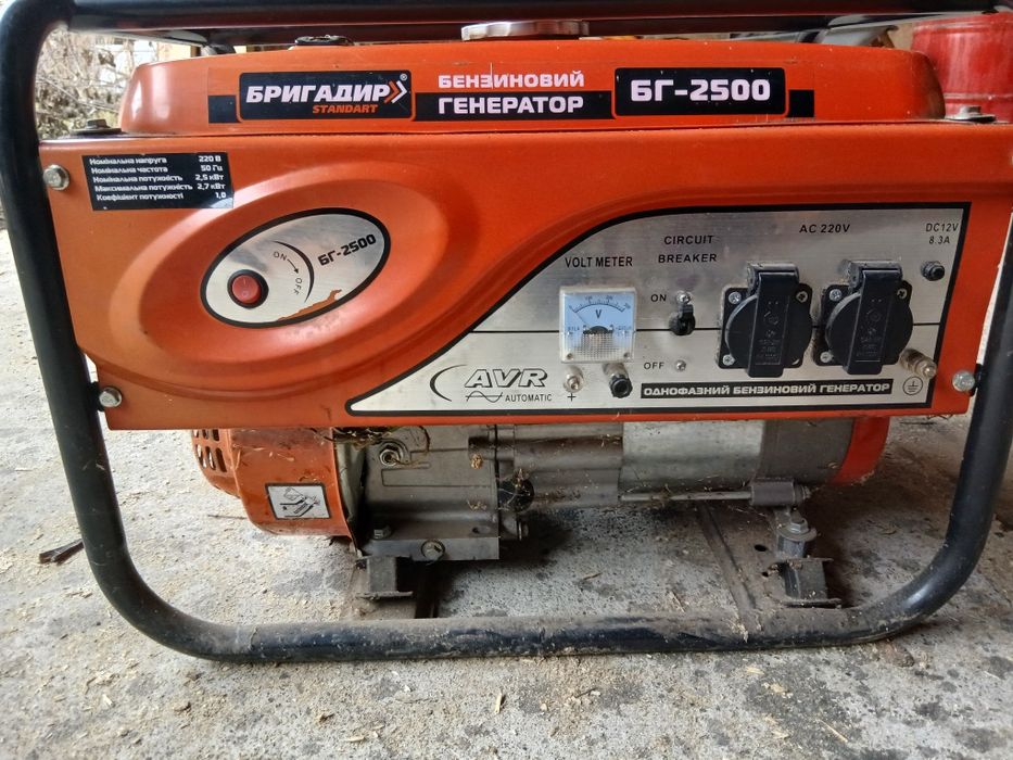 Бензиновий генератор