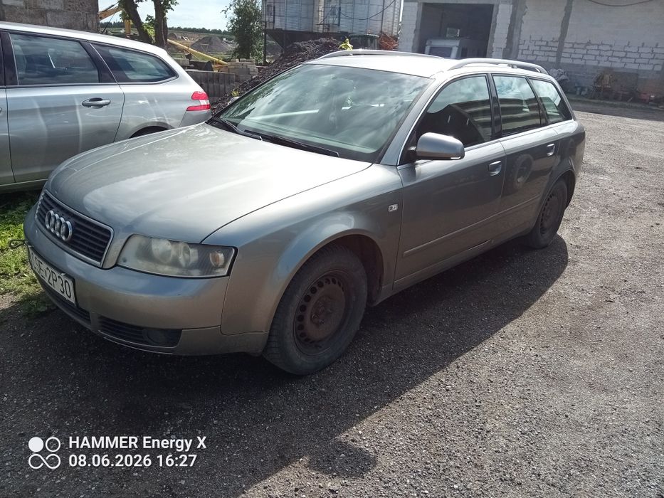 Samochód Audi a4 uszkodzony nissan x-trail