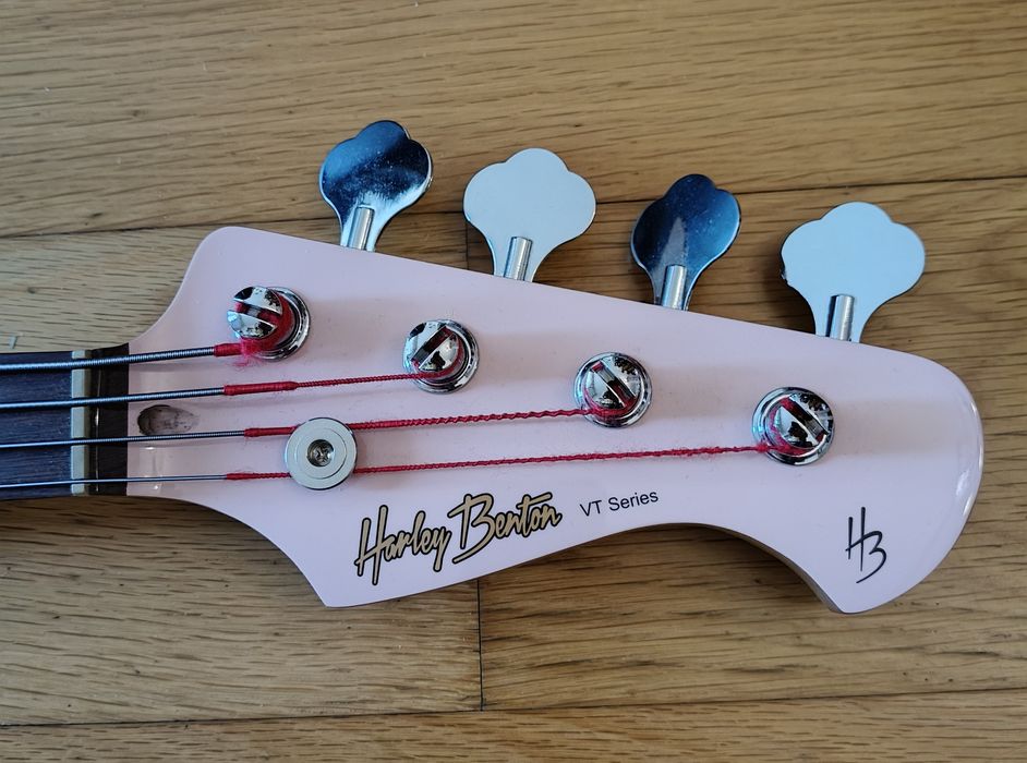 Baixo Jazz Bass - EMG - com pickups ativos EMG