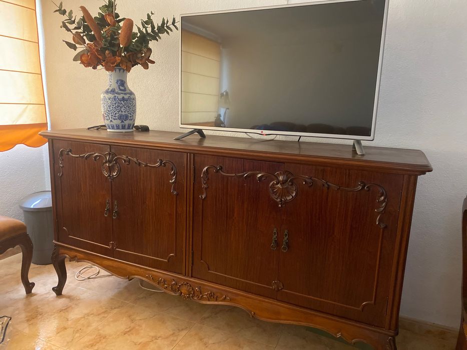 Mobília de sala (cadeiras+mesa+aparador)