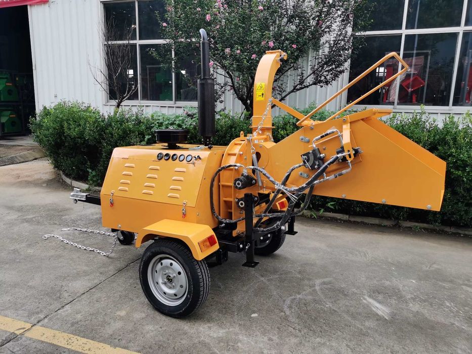 Rębak do drewna, sieczkarnia, rozdrabniacz spalinowy diesel 50km