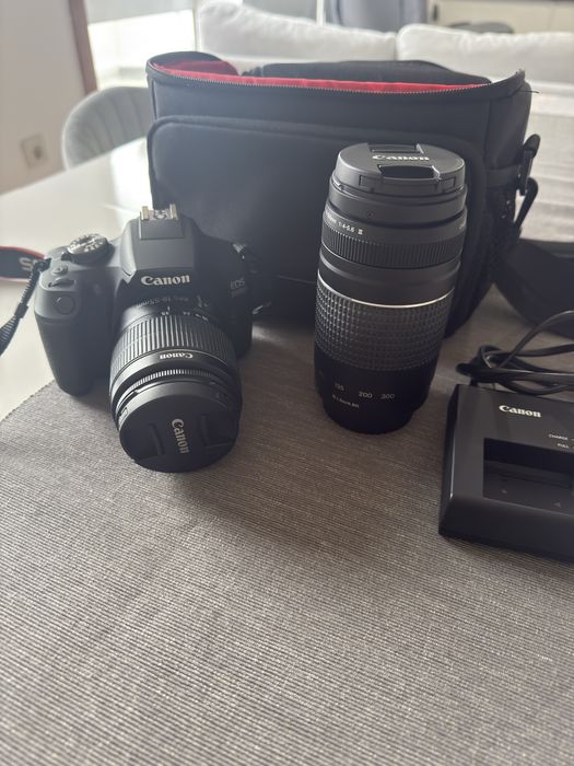 Máquina Fotográfica CANON EOS 2000D + 18-55 IS STM + 75-300