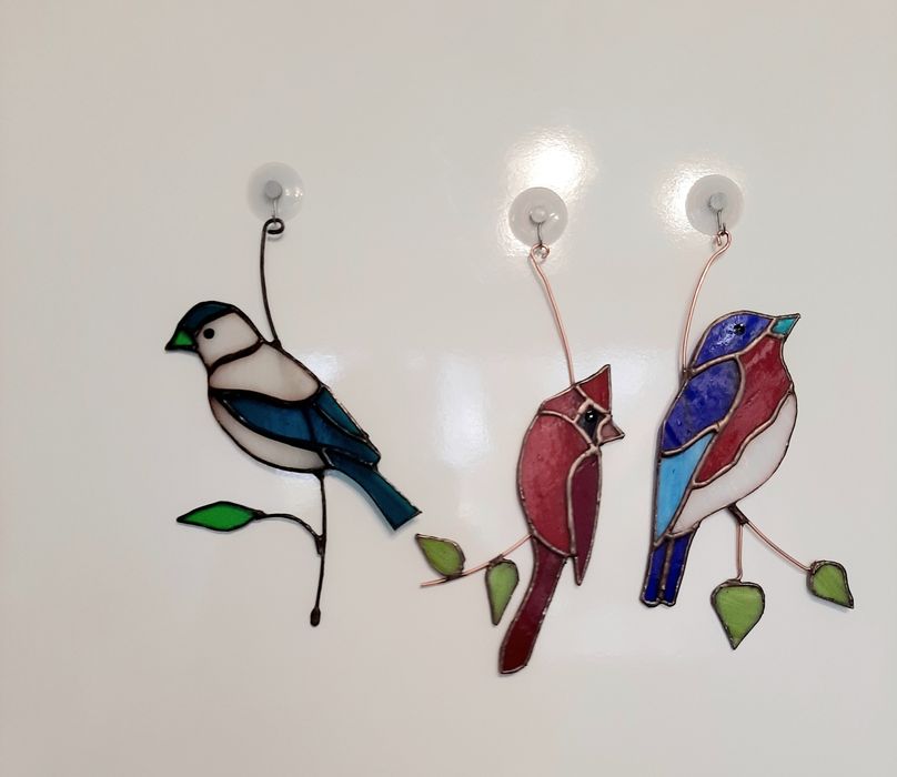 Zestaw 3 różnych ptaków ze szkła witrażowego Tiffany