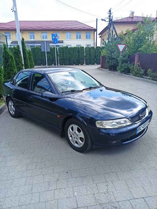 Opel Vectra 1.8 бензин 2000р.
