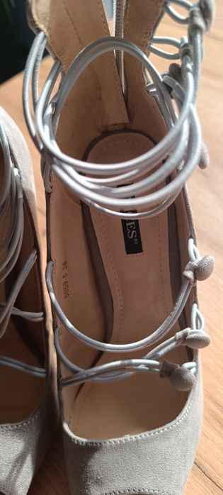 Nowe buty 38 sandałki