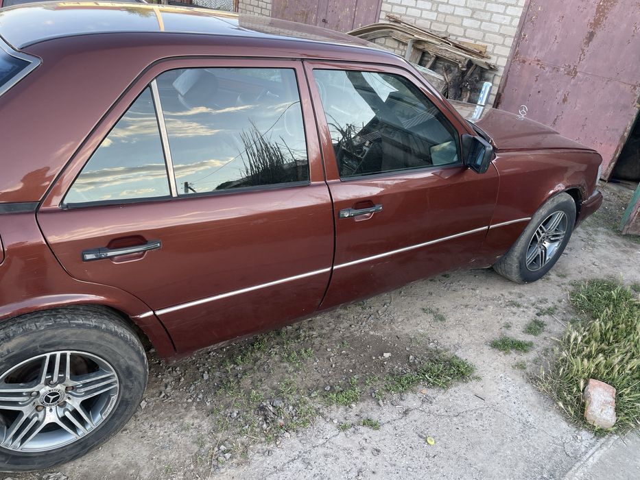 Мерс W124 E300 3л