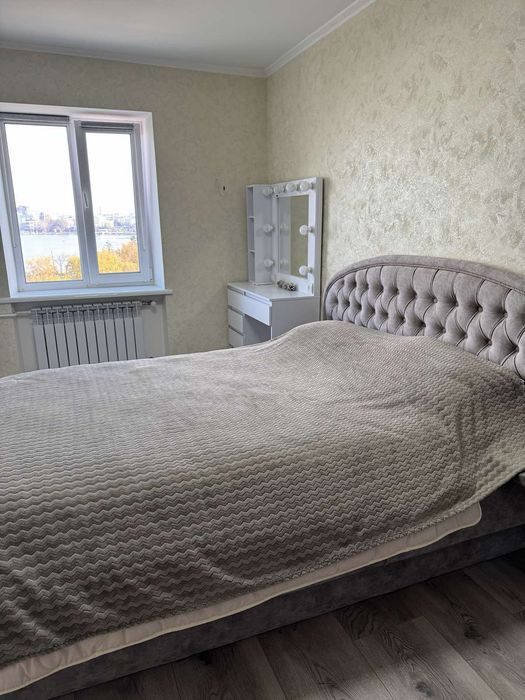 Оренда 2 кімнатної квартири з видом на озеро