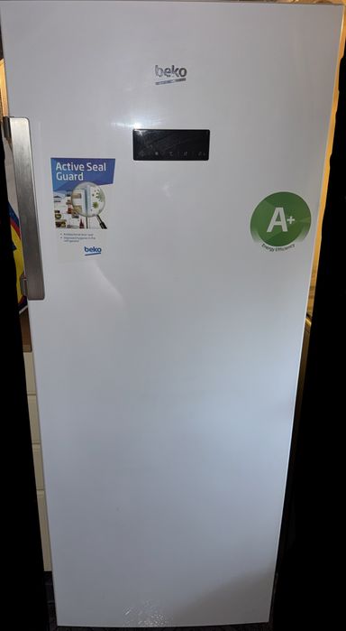 Zamrażarka Beko RFNE270E23W