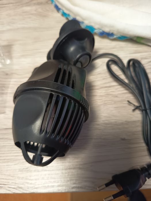 Vendo bomba de circulação de água de oxigénio para aquário motivo de ter comprado uma com menos percåo