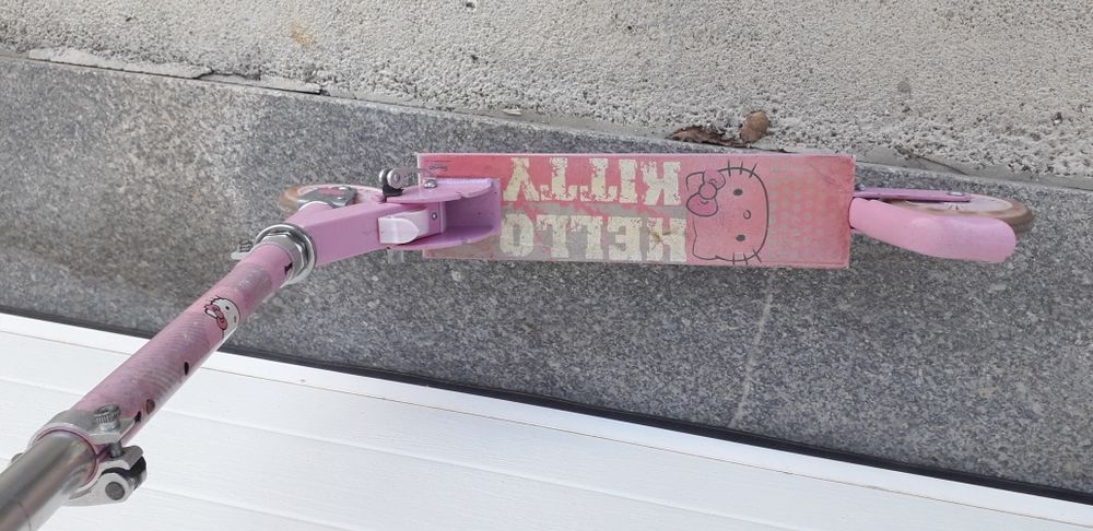 Trotinet hello kyty e bicicletas