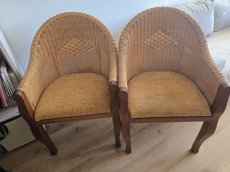 2 rattanowe fotele z miękkim siedziskiem
