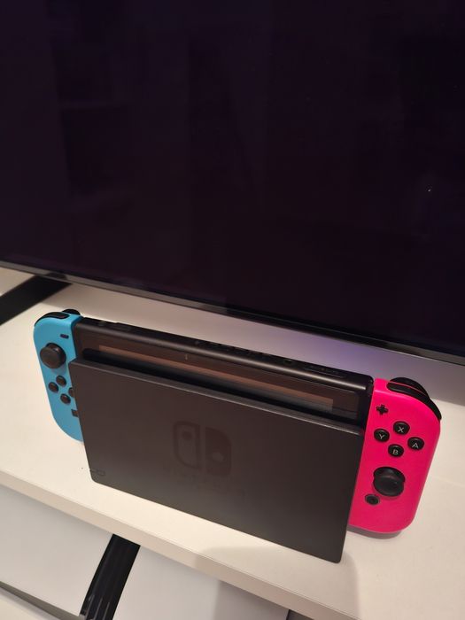 Nintendo Switch v2 + Etui + Komplet Akcesoriów