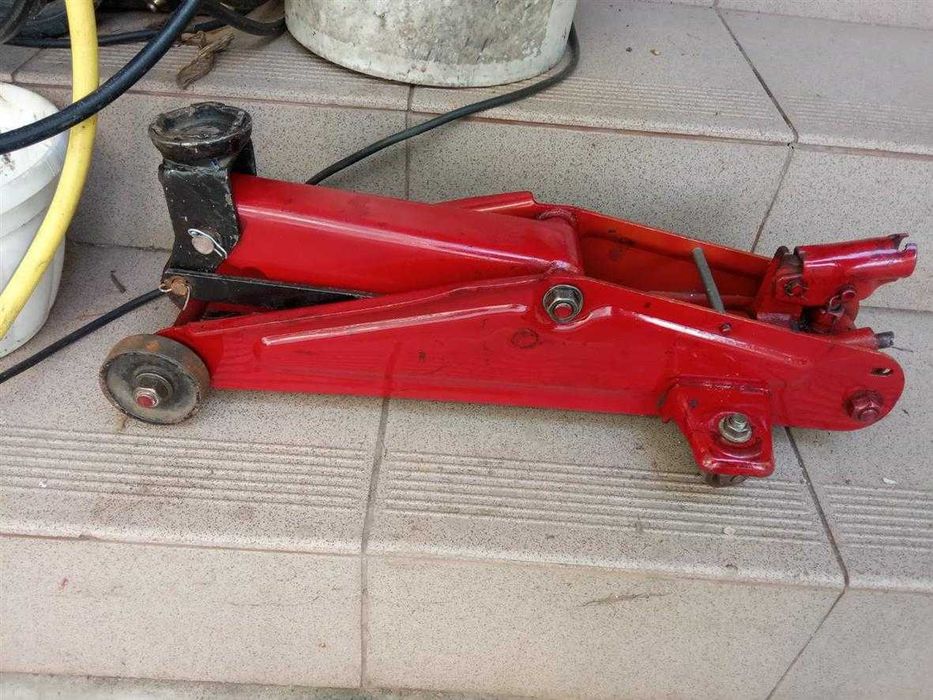 Домкрат  підкатний 2т