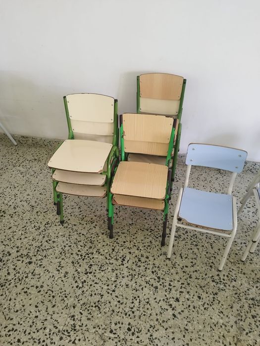 Cadeiras de infantário em bom estado geral