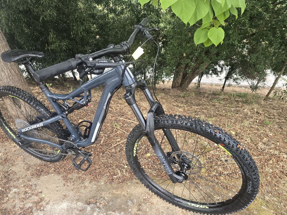 Btt 27.5 m semi nova 12x1v com rock shox