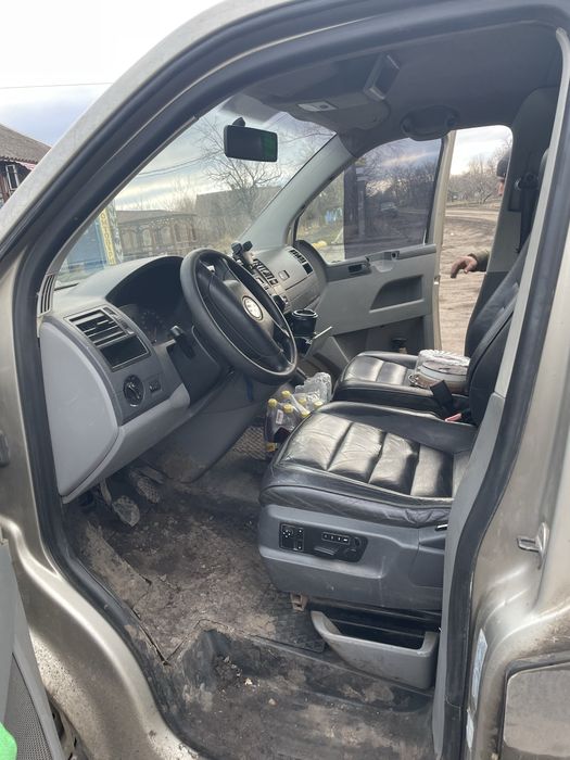 Продаємо Volkswagen T5