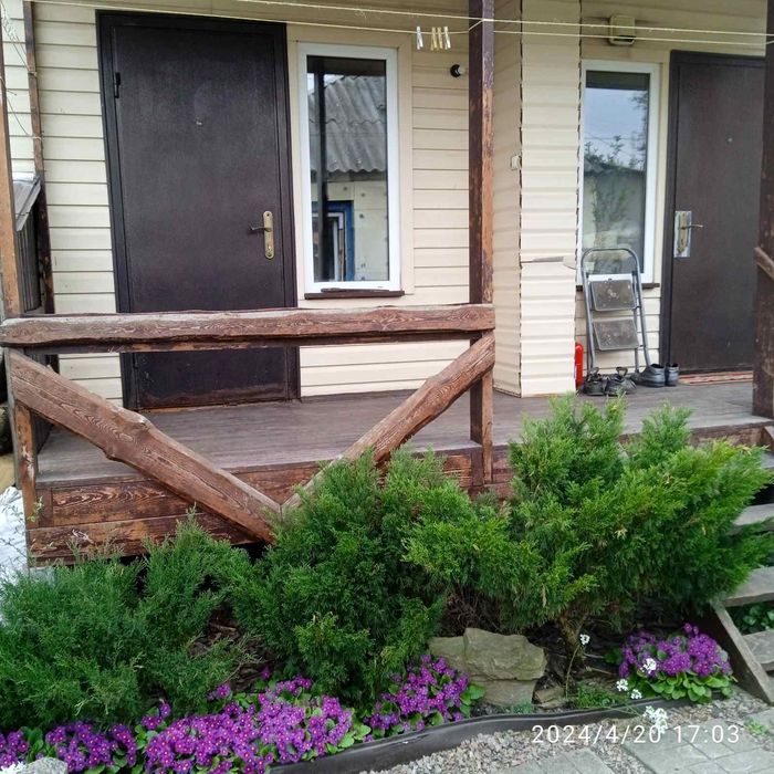 Баня в Чугуеве около реки.