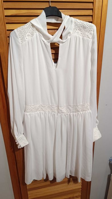 Sukienka biała marki Lola