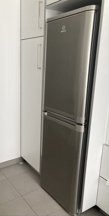 Garantia 2 anos - Frigorífico Combinado INDESIT CAA 55 NX 1
