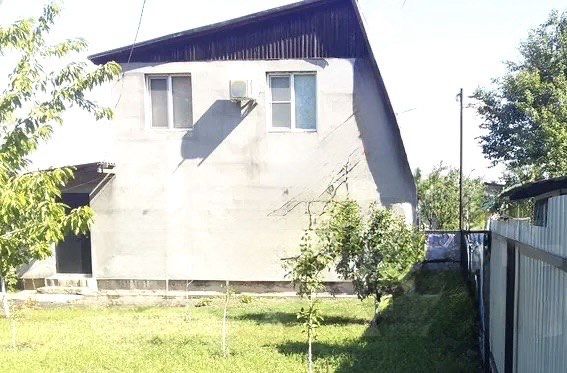 Поодам будинок Золочів