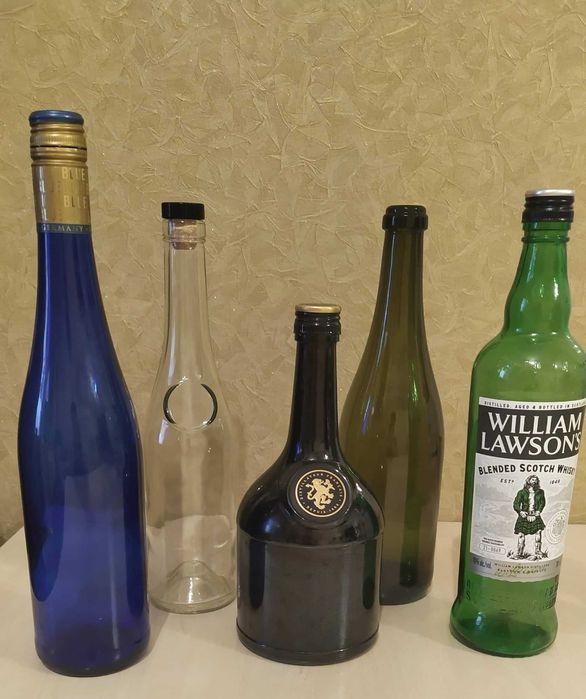 Винная бутылка без этикеток