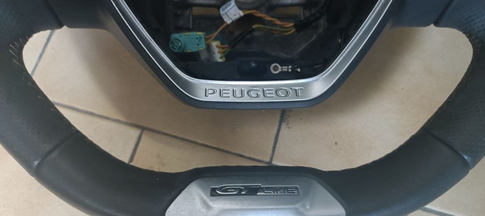 Volante Peugeot GT line