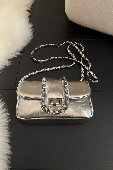 Torebka srebrna , mała, elegancka .
