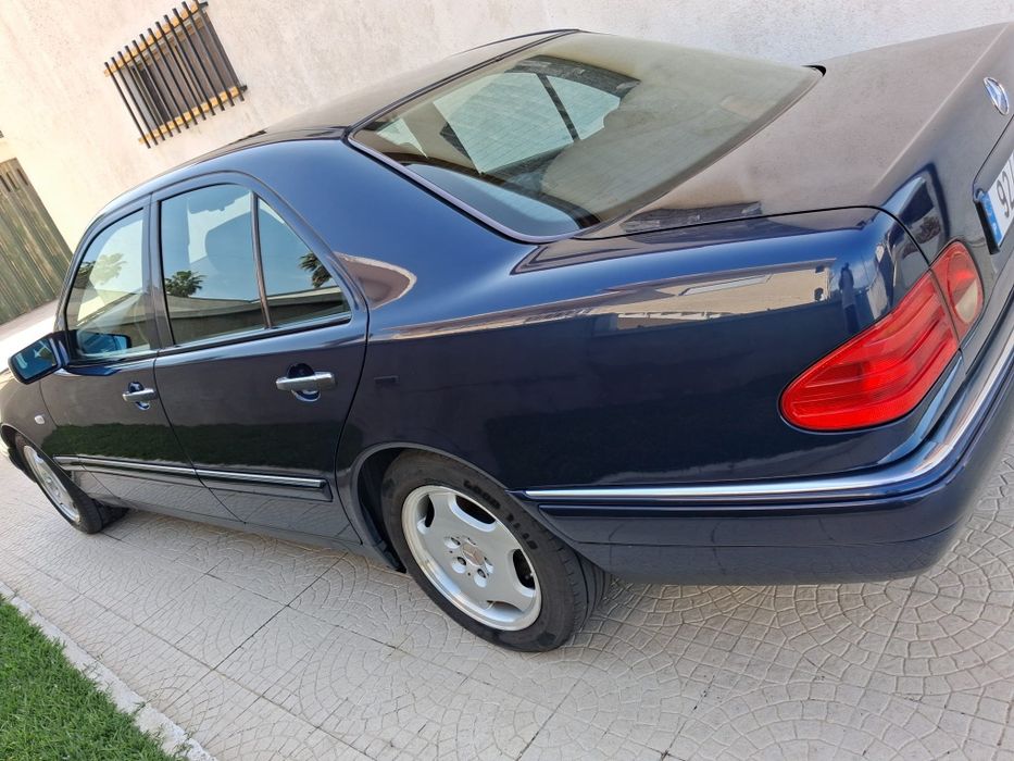 Mercedes-Benz E 220 — fotografia 2