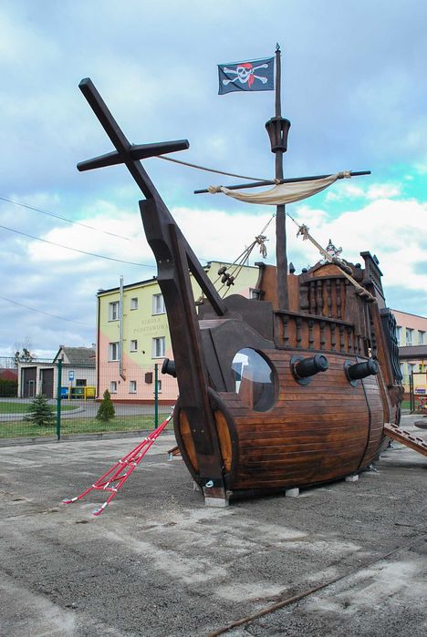 Drewniany Statek piracki- publiczny plac zabaw dla dzieci - PN-EN 1176