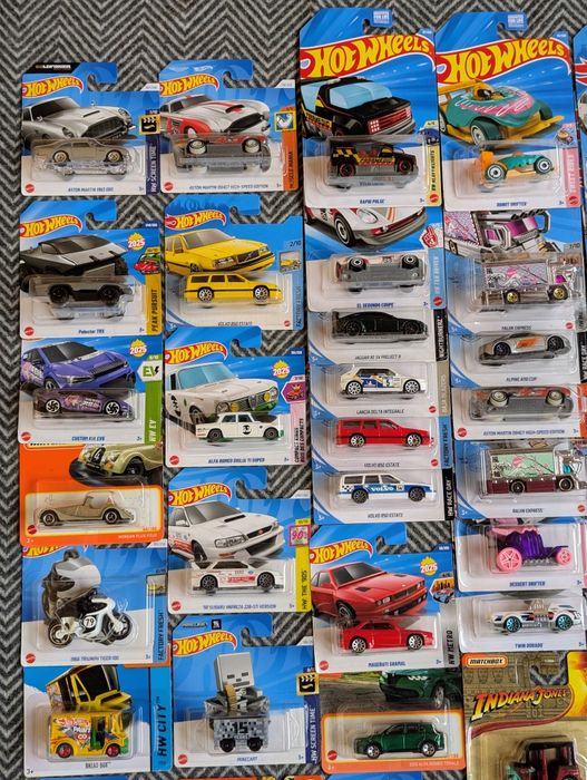 Прикольні і недорогі Машинки моделі хот вілс hot wheels хлопчику