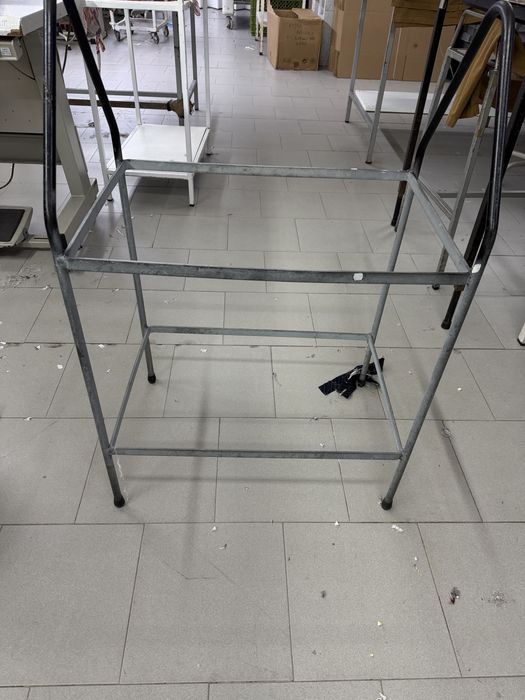 Suporte de Cestos em Metal