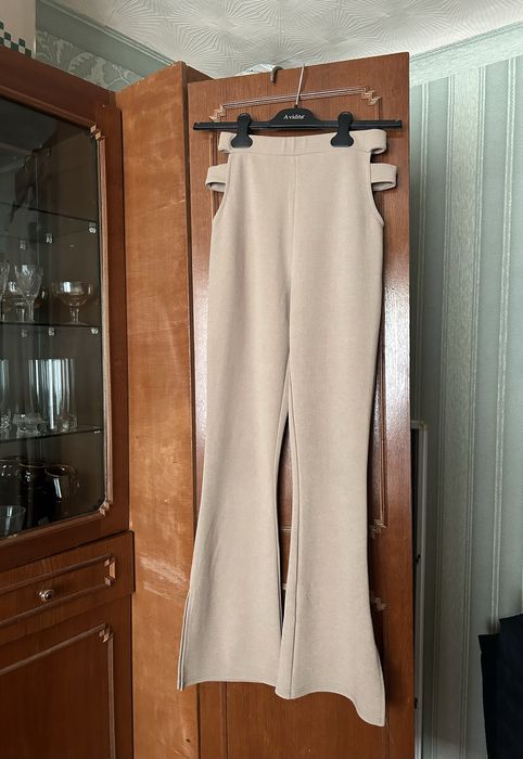 Брюки жіночі бежеві з розрізами