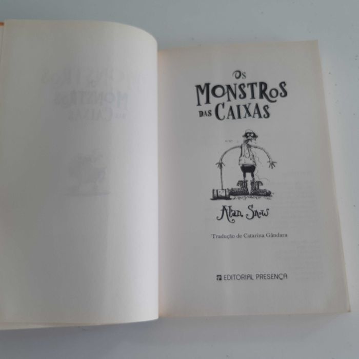 Livro Infantil Os Monstros das Caixas de Alan Snow