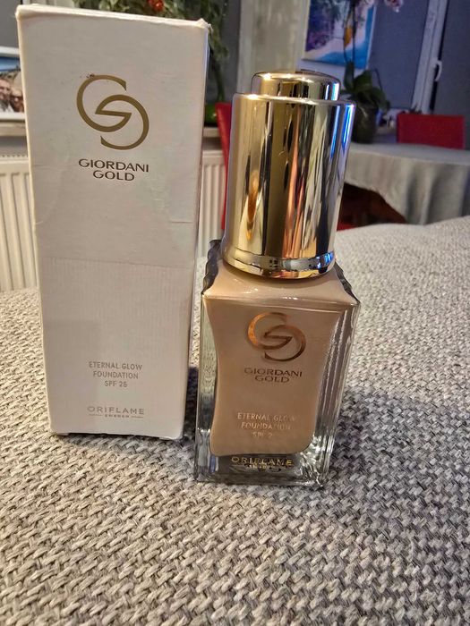 Podkład do twarzy Giordani Gold SPF 25