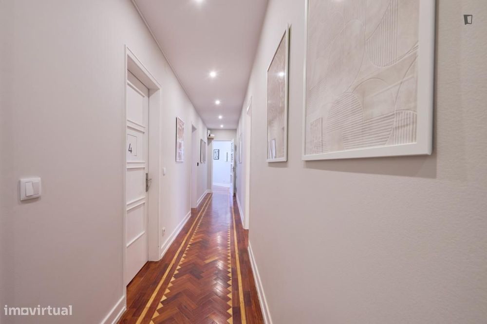 Quarto - localizado em Picoas Lisbon