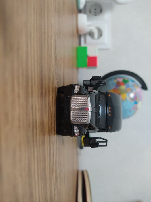 Продам іграшку фуру чорну