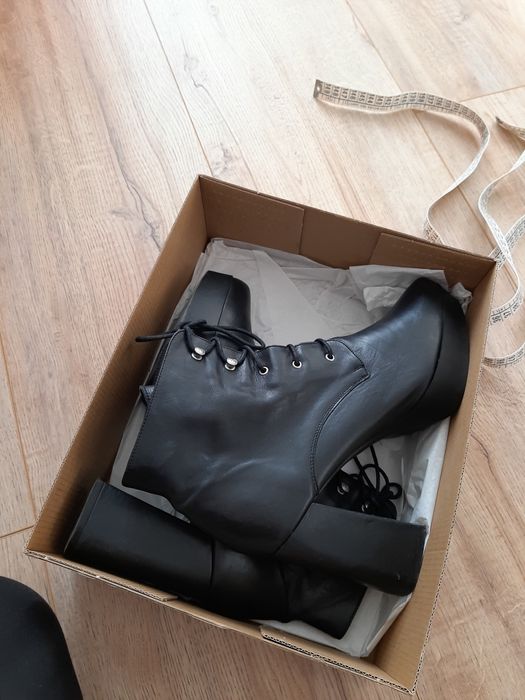 Czarne, skórzane botki sztyblety na koturnie r 40