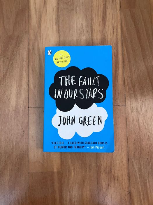 Livro The Fault in our Stars do John Green em inglês