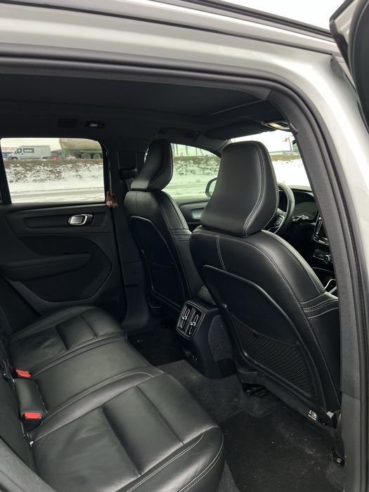 Volvo XC40 електро