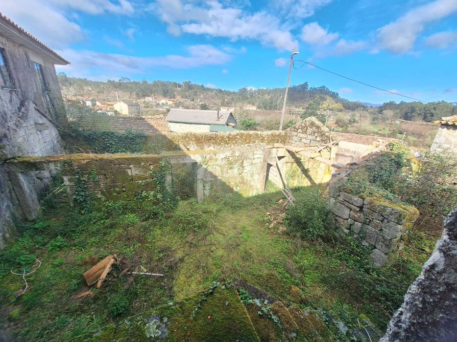 Moradia para Reconstrução – Excelente Oportunidade de Investimento