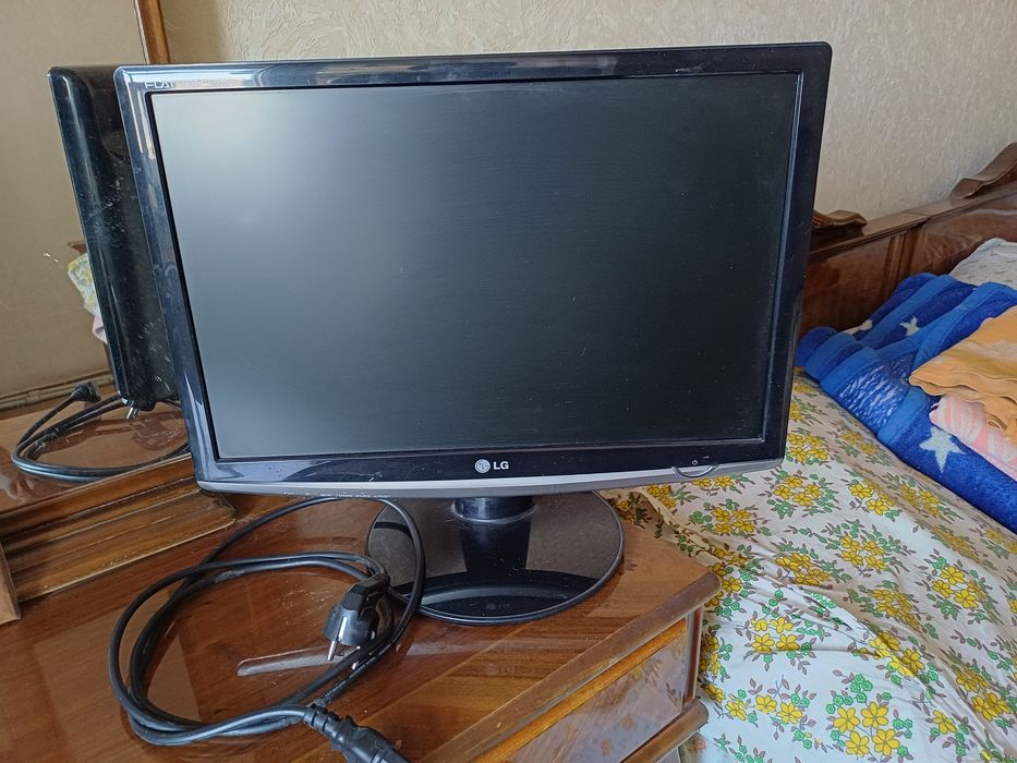 Продам компьютерный монитор Флетрон.