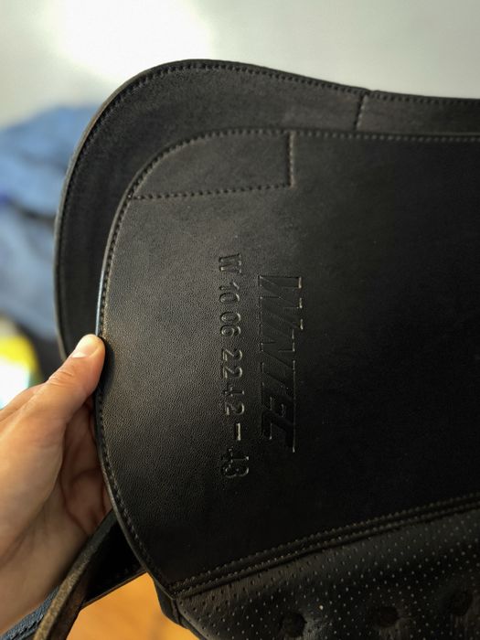 Wintec Pro Dressage 17” – wełna, stan celujący + łęki w zestawie
