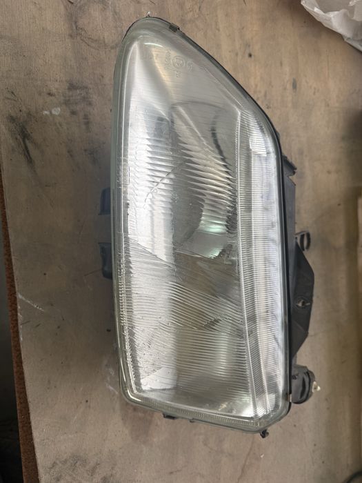 Óptica / Farol Esquerdo Renault Laguna 1 Valeo