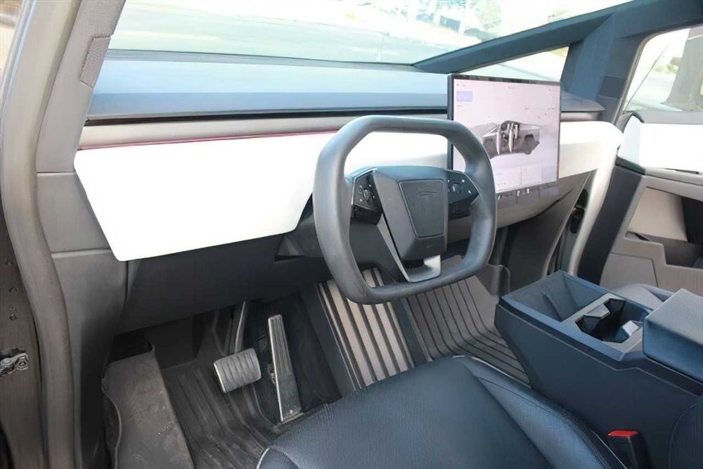 Tesla Cybertruck      2024