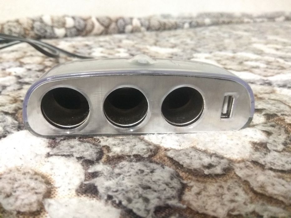 Тройник в прикуриватель авто