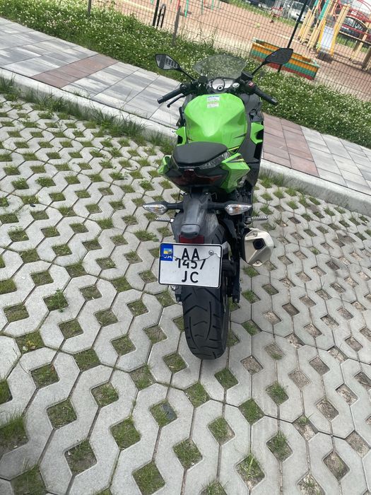 Продам кавасакі ніндзя 400 перший власник в україні