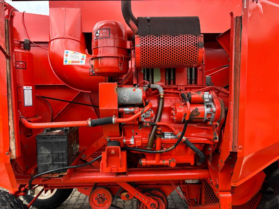 комбайн Deutz Fahr M600 з Німеччини.