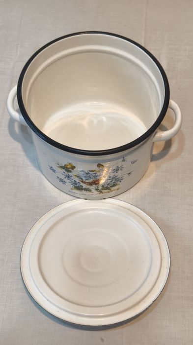 Кастрюли эмалированные большие